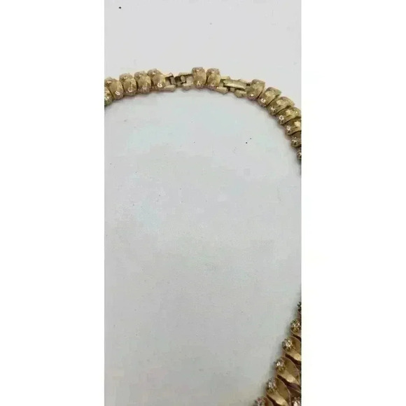 Vintage Necklace Gold Textured Double Leaf Leaves Layered Rhinestone Accents - Picture 7 of 9